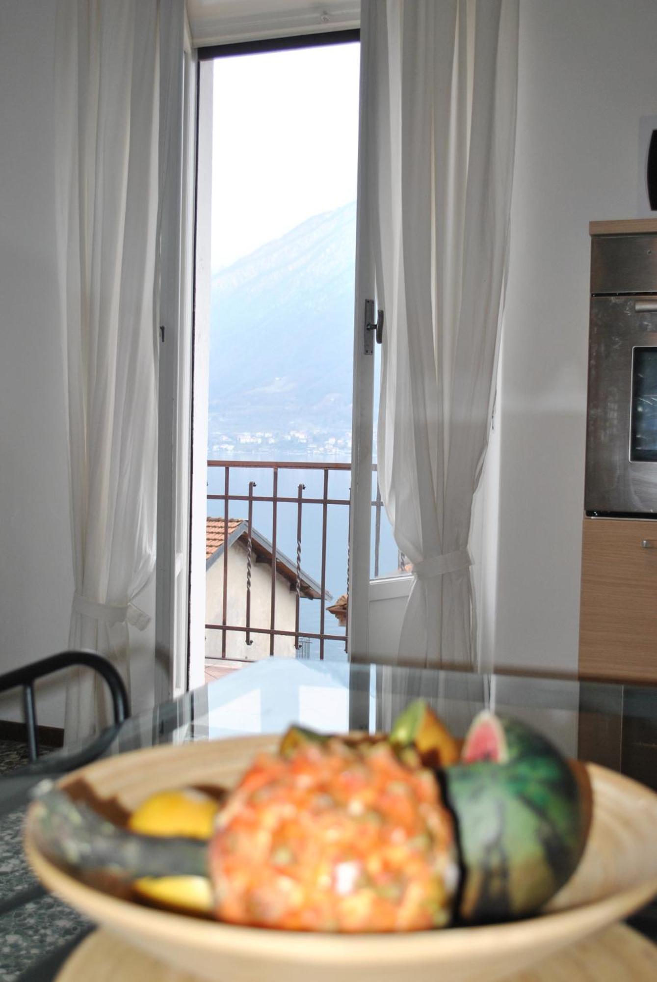 The Romantic Village House - Apartments With Lake View Colonno Exterior photo