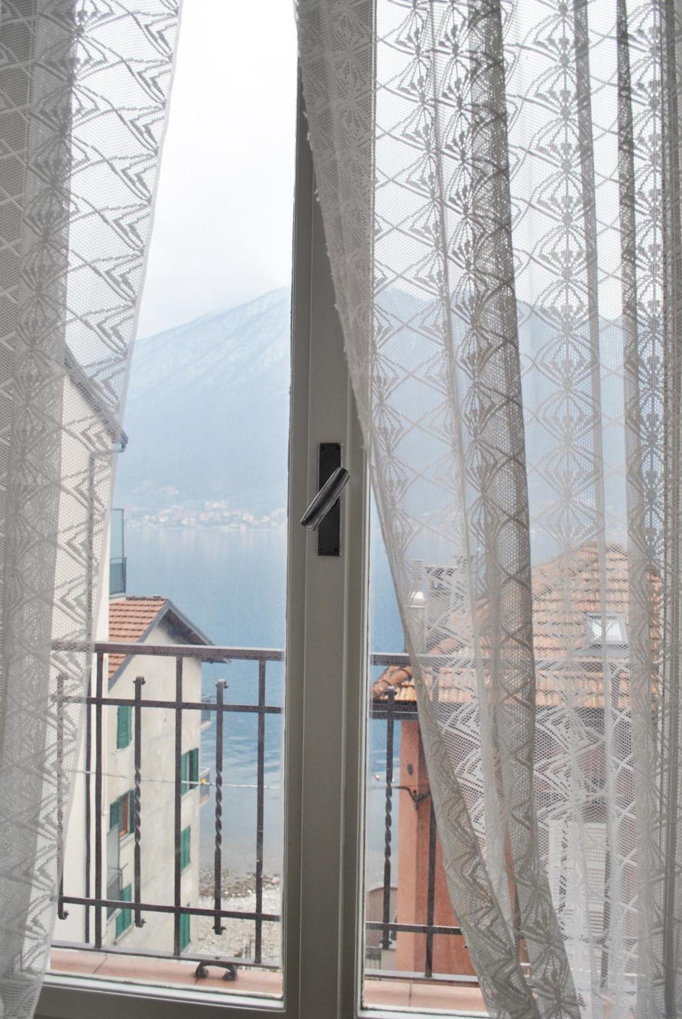 The Romantic Village House - Apartments With Lake View Colonno Exterior photo