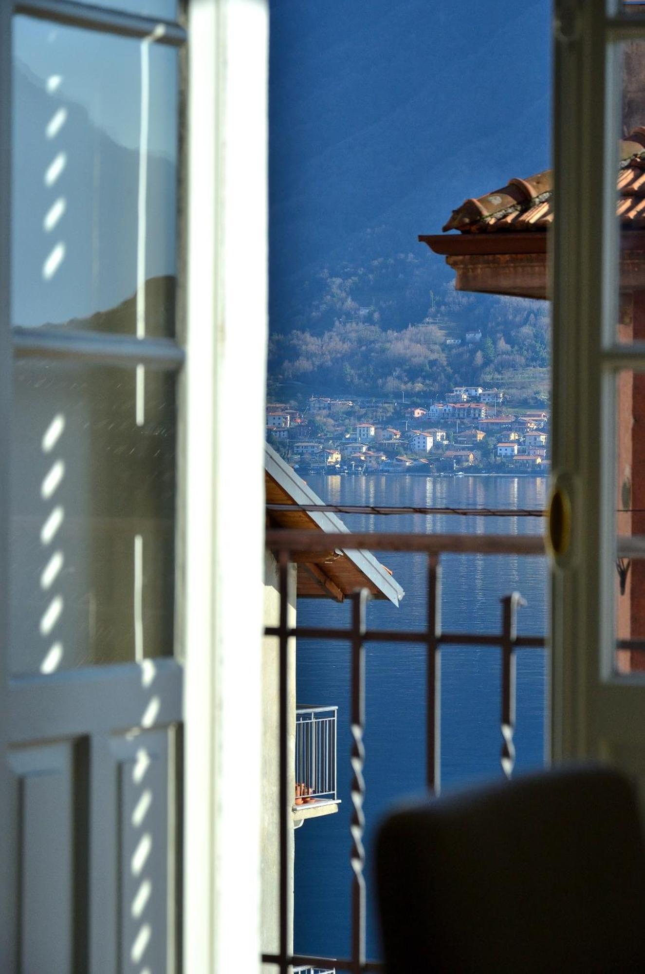The Romantic Village House - Apartments With Lake View Colonno Exterior photo