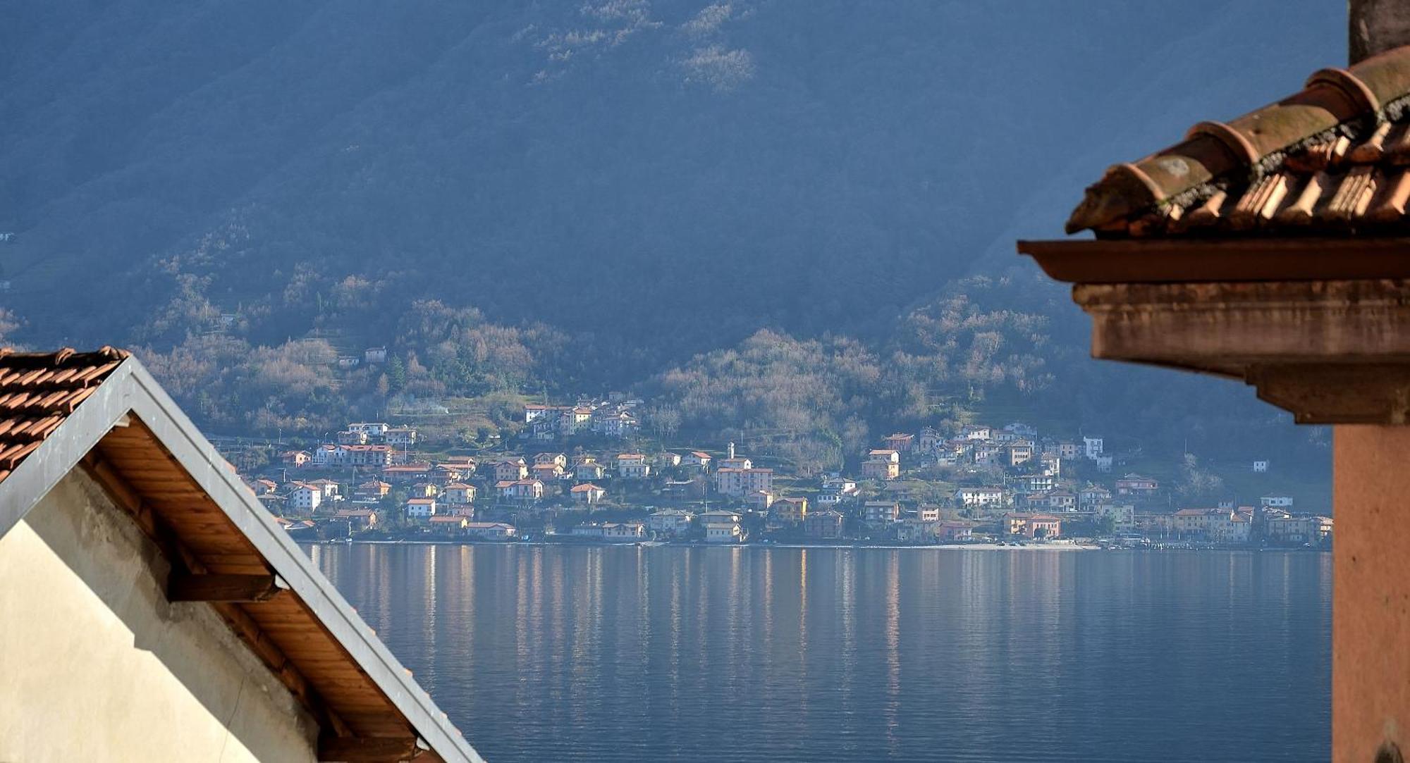The Romantic Village House - Apartments With Lake View Colonno Exterior photo