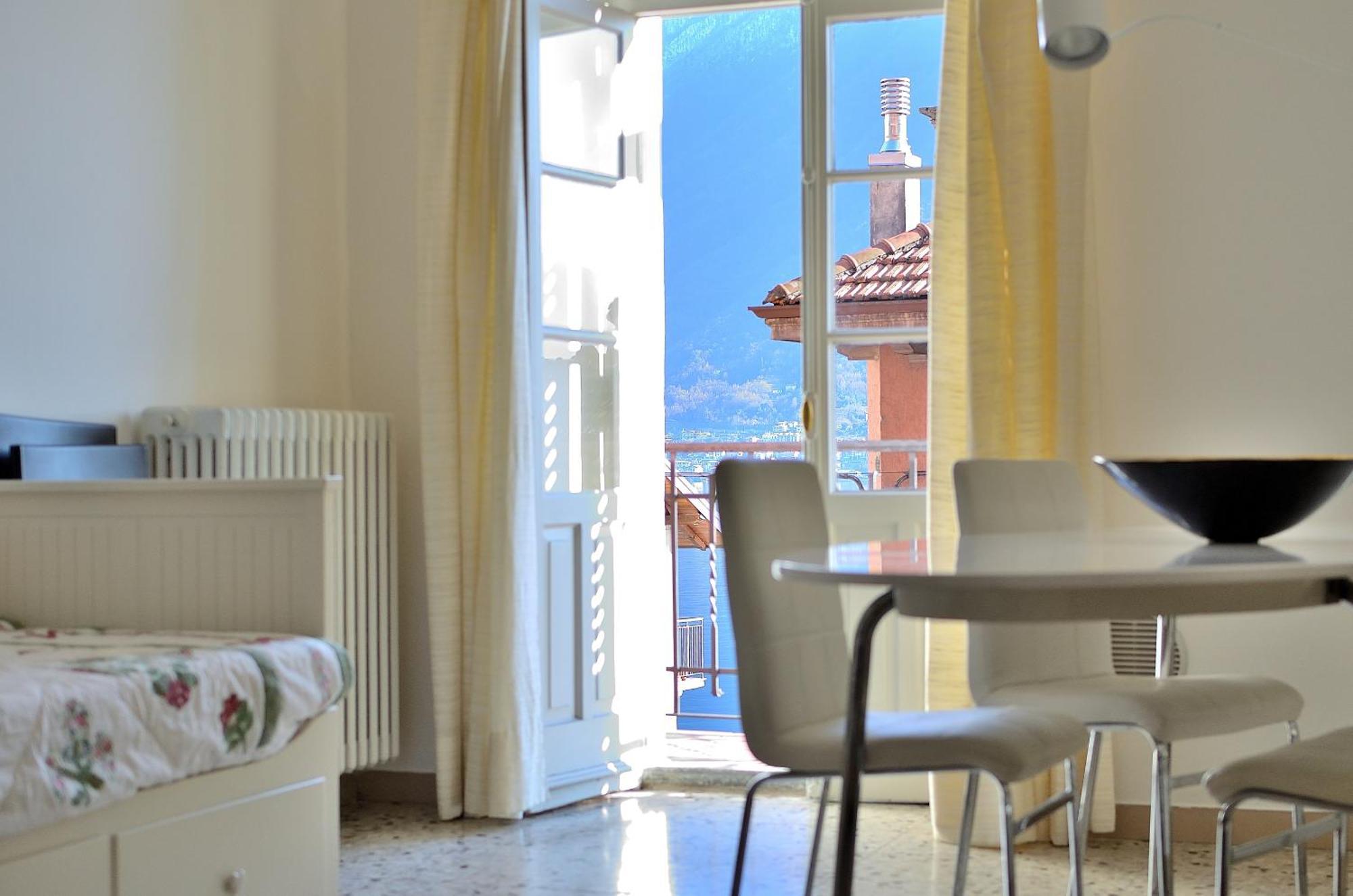 The Romantic Village House - Apartments With Lake View Colonno Exterior photo